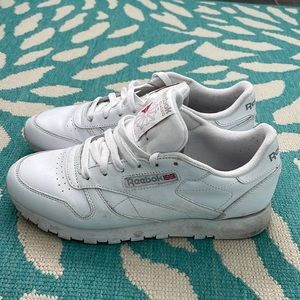 White women’s reebok classic